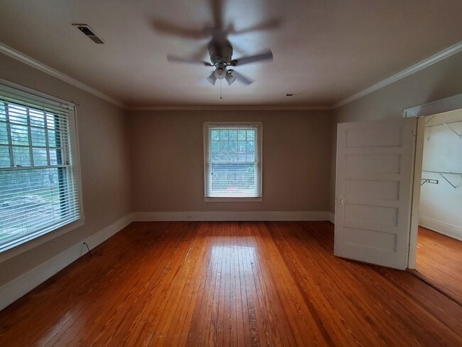 Foto del edificio - 320 S Mendenhall St