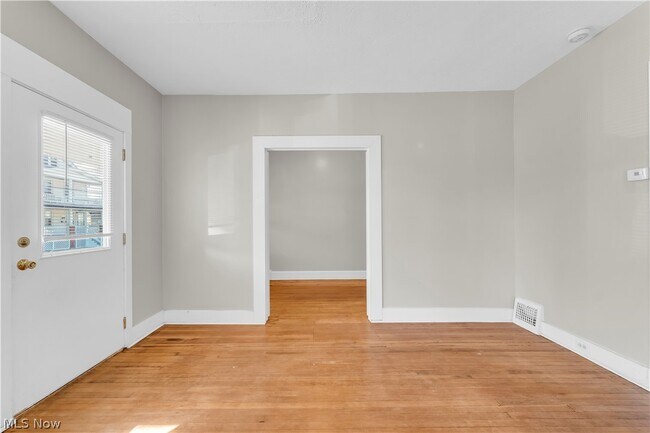 Building Photo - 4118 Clybourne Ave