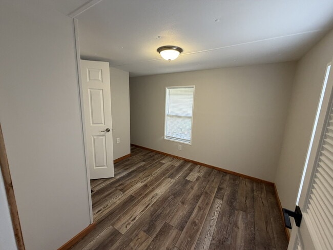Building Photo - Mobile Home for Rent