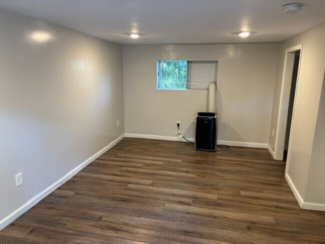 Building Photo - 817 Blandford Ave