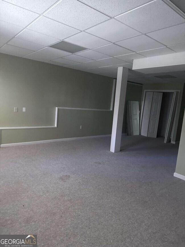 Building Photo - 2052 Perrin Dr