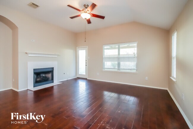Foto del edificio - 29919 Hanover Hollow Ln