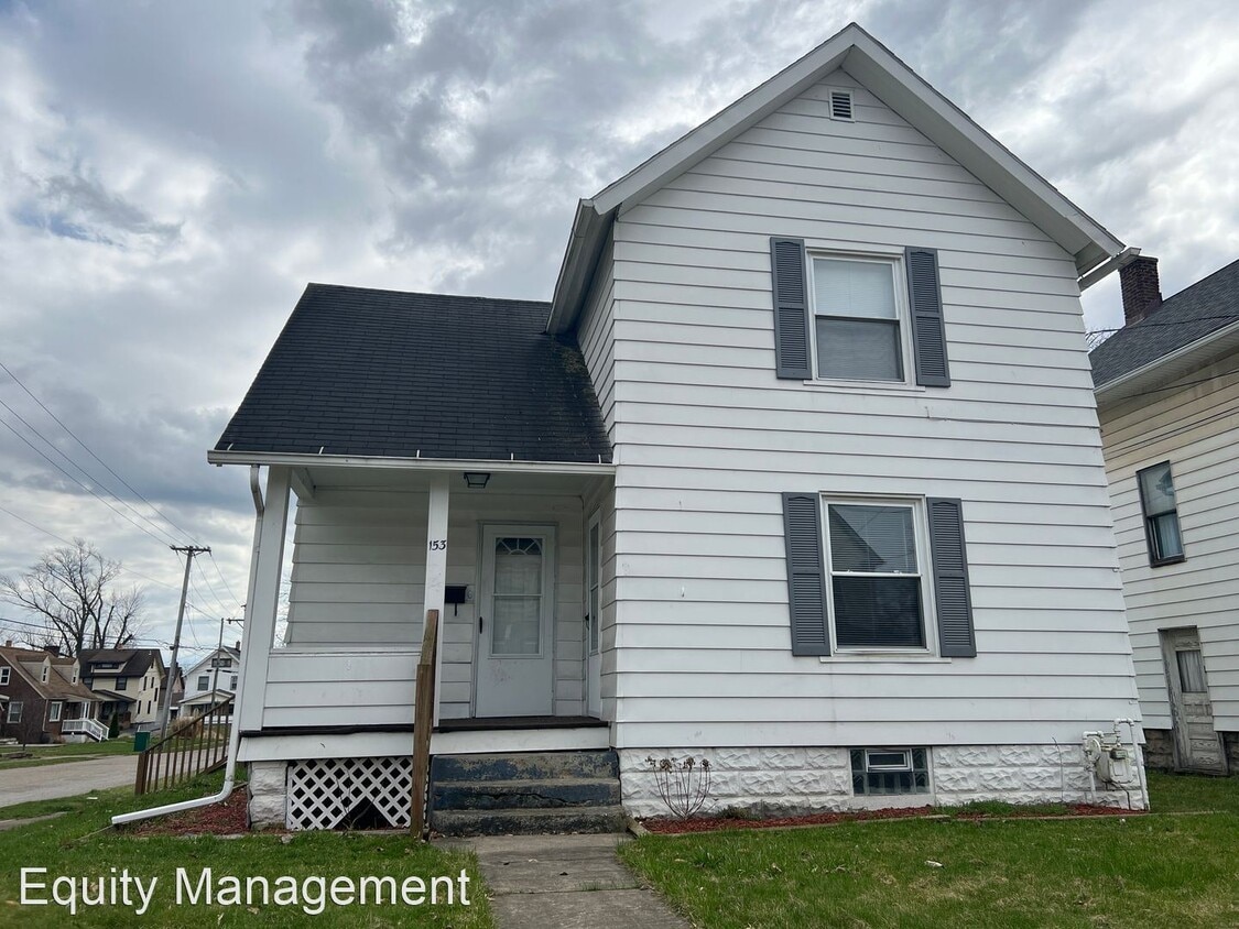 2 br, 2 bath House 153 E. Howard Street House Rental in Girard, OH