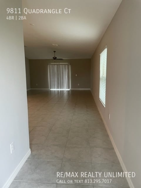 Foto del edificio - 9811 Quadrangle Ct