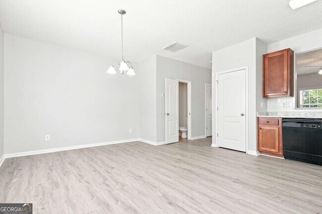Foto del edificio - 8643 Thomas Ln