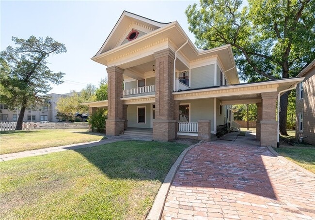 Building Photo - 206 S Sims Ave