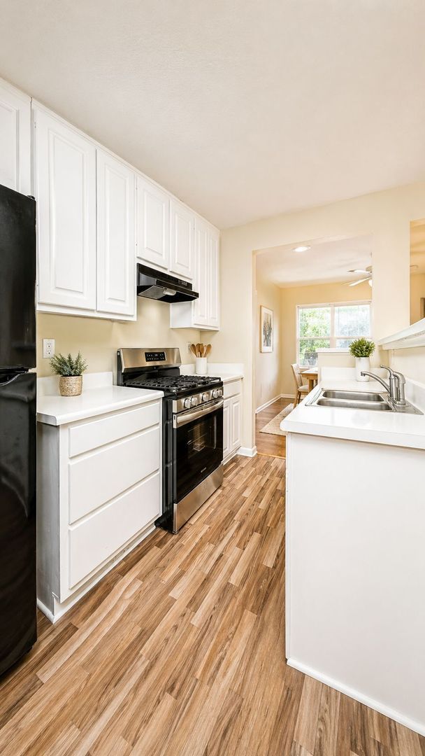Building Photo - Comfortable Living in the Heart of Stockbridge