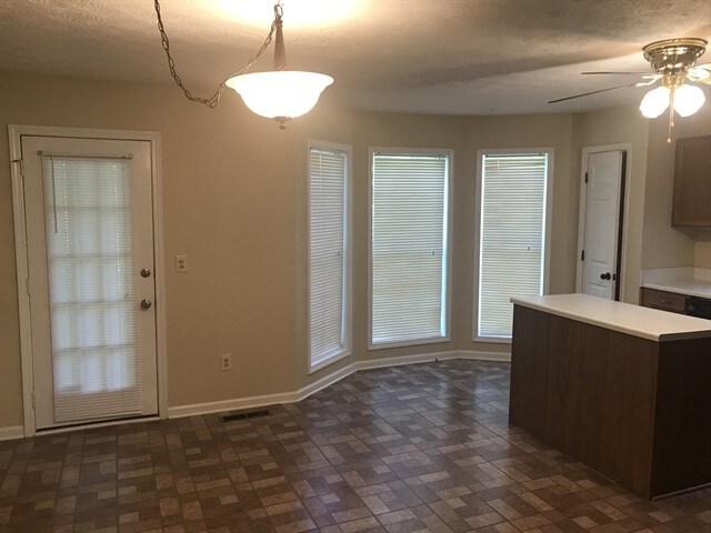 Building Photo - 3742 Willow Tree Circle