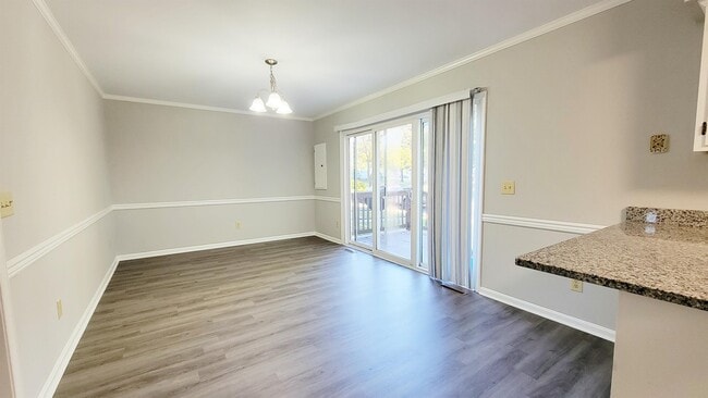 Foto del edificio - 830 Larch Way