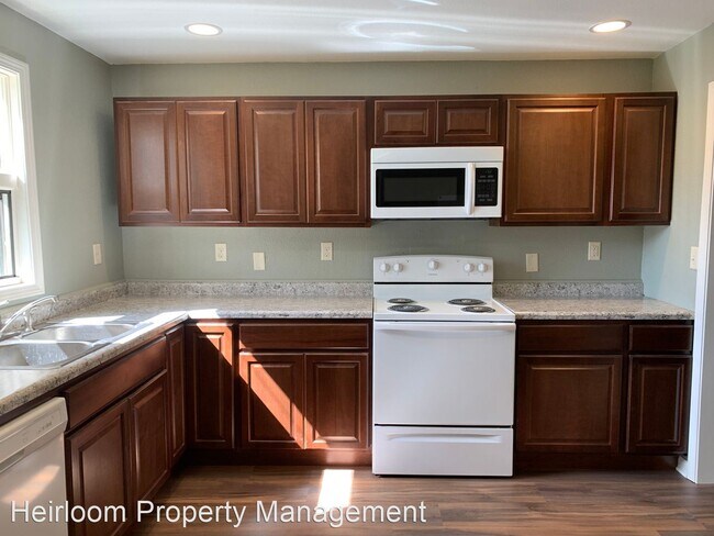 Building Photo - 3 br, 1 bath House - 2631 W 4th St