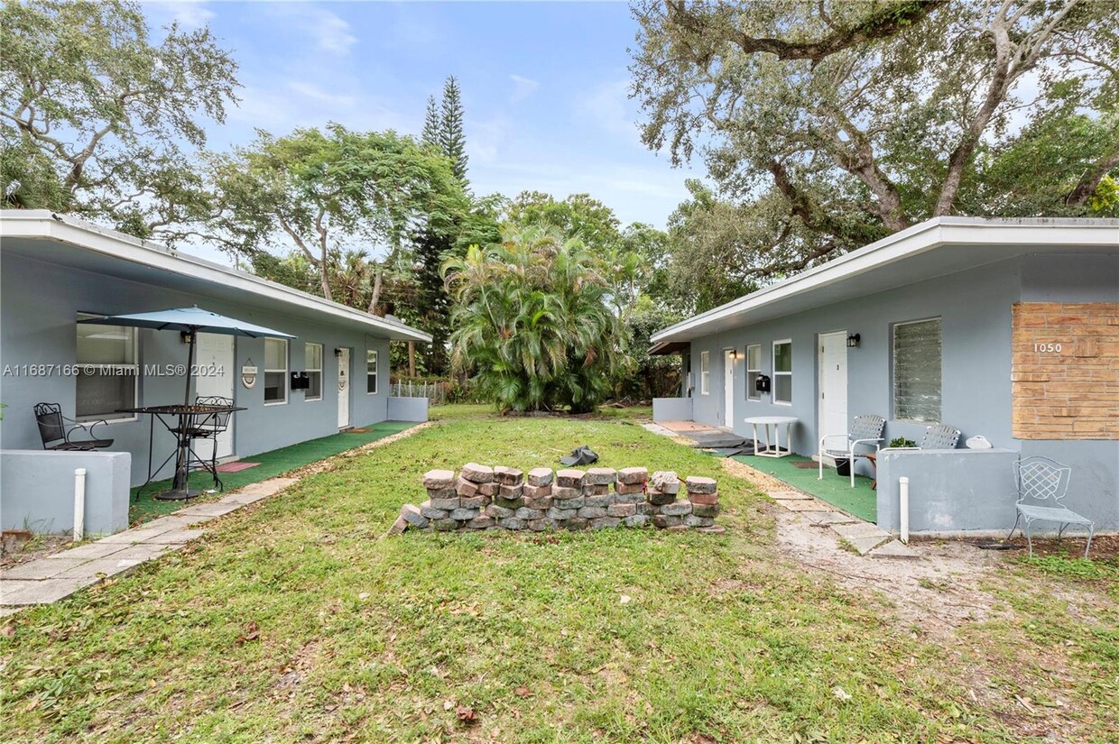 Foto principal - 1050 SW 28th St