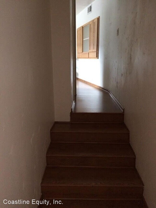 Building Photo - Studio, 1 bath House - 3637 S. Cabrillo Av...