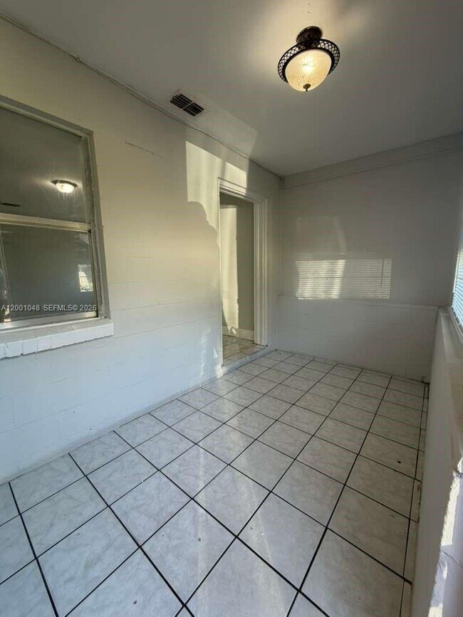 Foto del edificio - 1444 W 24th St