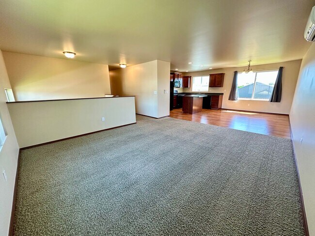 Foto del edificio - Large 5 Bedroom Home - North of CWU