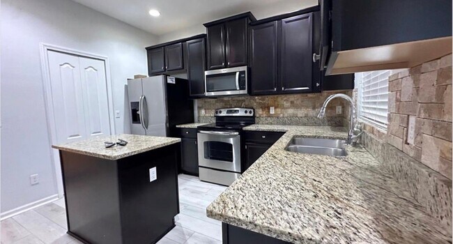 Foto del edificio - 552 Juniper Springs Dr