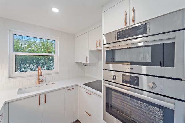 Building Photo - 4526 S Lockwood Ridge Rd