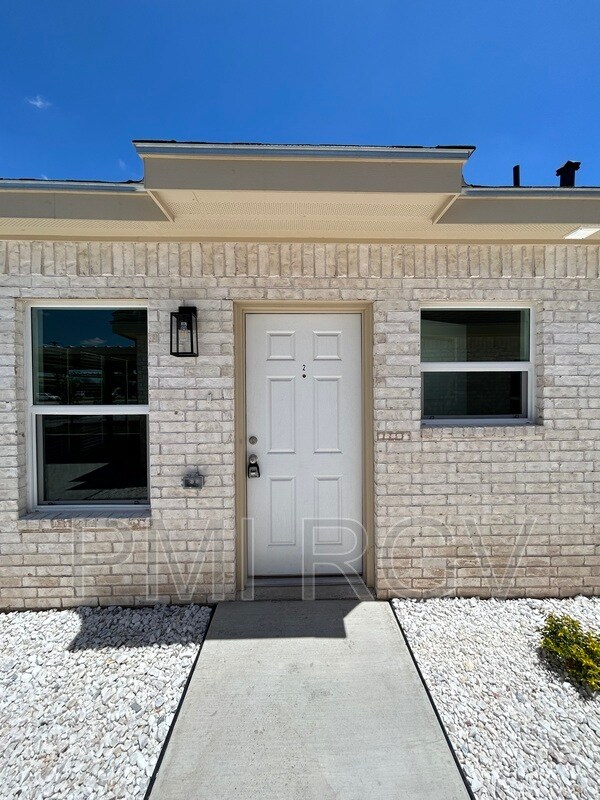 Building Photo - 1320 N McColl Rd