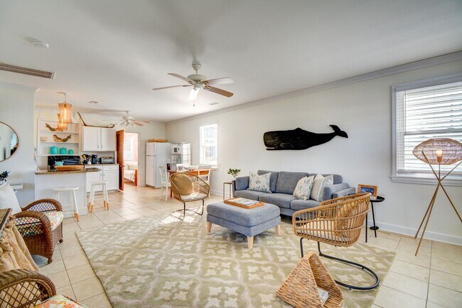 Foto del edificio - Off Season Coastal Cottage September 2026 through Mid February 2027- Fully Furnished- 3 Month Min...