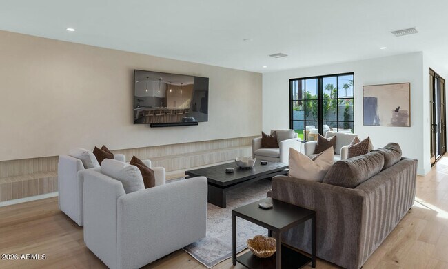 Building Photo - 6039 E Calle Camelia