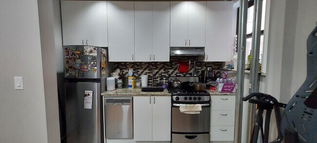 Foto del edificio - 56 Glenwood Ave