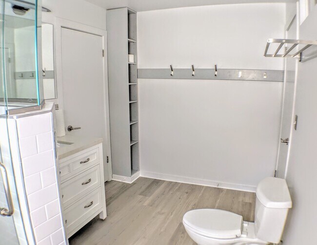 Foto del edificio - 743 Burke Ave NE