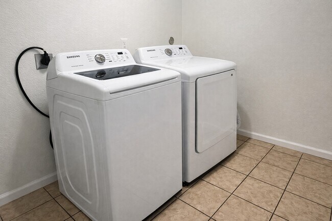 Foto del edificio - 6619 Carver Rd