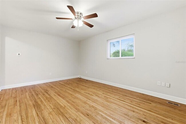 Foto del edificio - 6103 Corson Ave