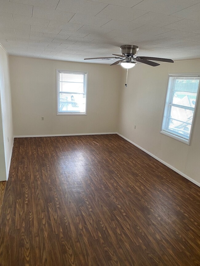 Building Photo - 202 Joy Dr