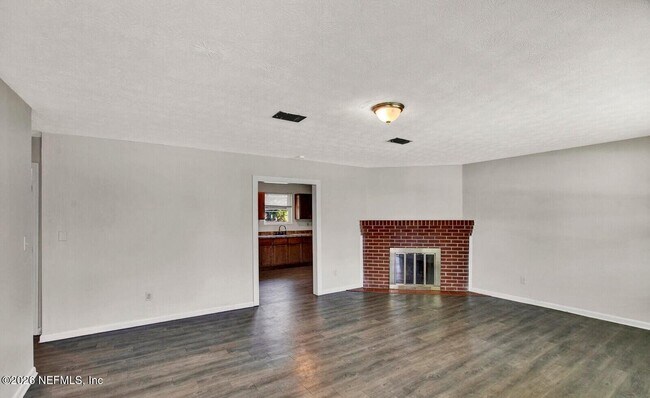 Foto del edificio - 5013 Chivalry Dr