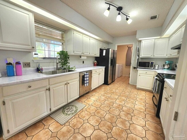 Foto del edificio - 589 Bobwhite Pl