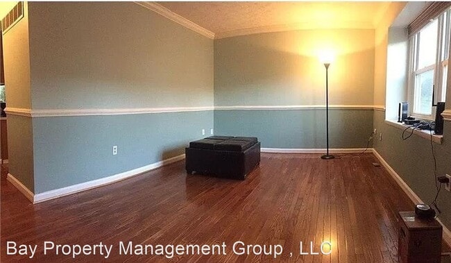 Building Photo - 3 br, 1.5 bath House - 188 Farm Rd