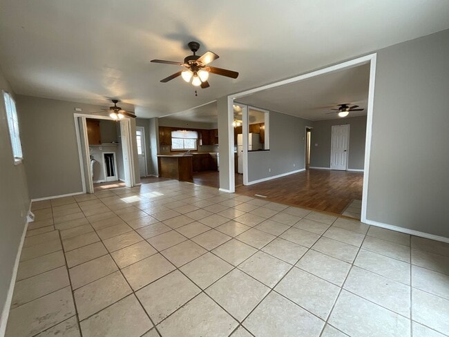 Building Photo - COMING SOON: Nice and Open 3 Bed 1 Bath Ho...
