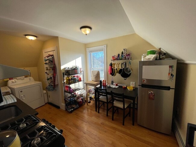 Building Photo - 5 Irving St