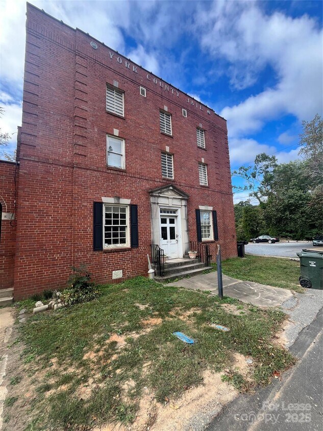 Foto principal - 203 W Liberty St