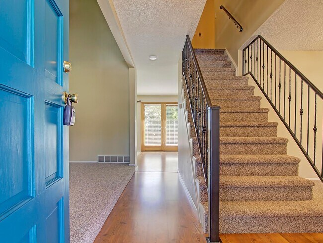 Building Photo - 3201 Breckenridge Dr E