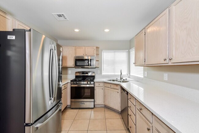 Foto del edificio - 5828 Meadow Dale Dr