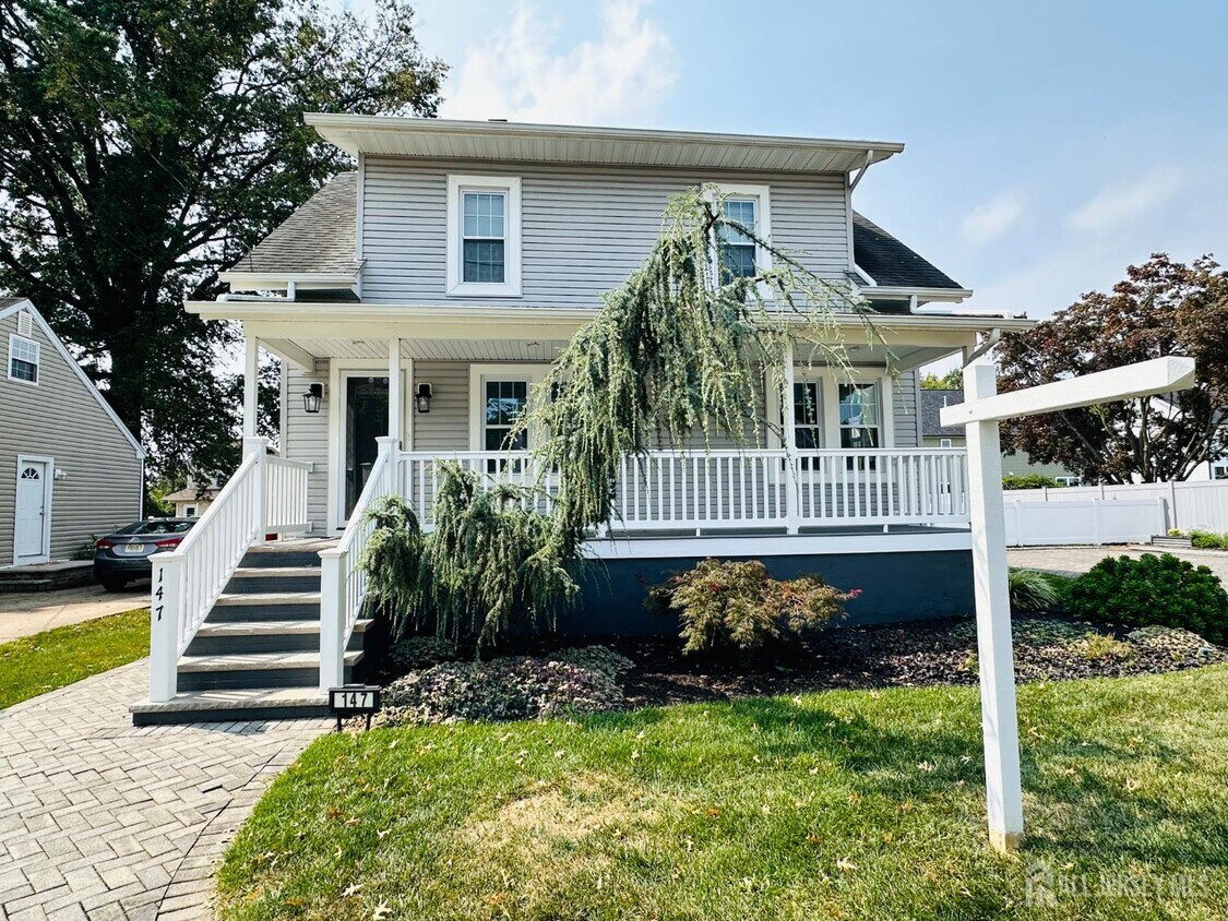 Primary Photo - 147 Joseph St