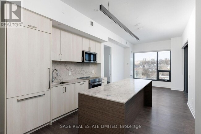 Building Photo - 280 Howland Ave