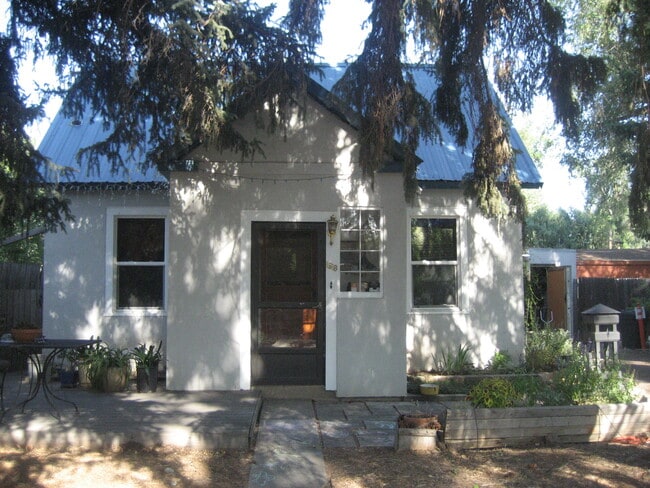 Front of house - 1618 Person Ct