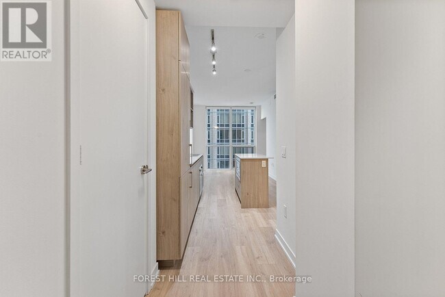 Building Photo - 1 Yorkville Ave