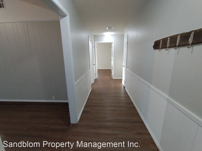 Foto del edificio - 3 br, 2 bath House - 7022 East 50th Place