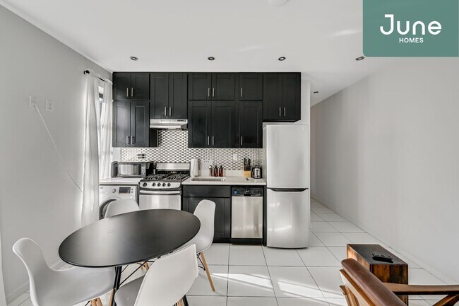 Building Photo - ROOM ONLY in 4-bed/1.5-bath Home