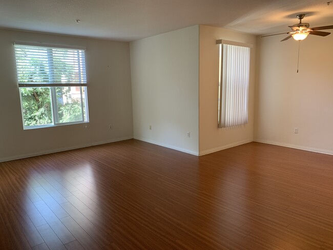 Building Photo - 12664 Chapman Ave