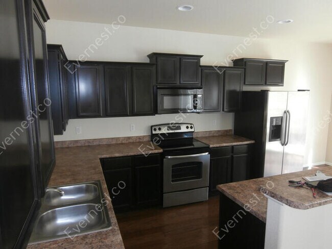 Foto del edificio - 3-Bed/ 3-Bath Modern Town Home with Attached Garage and Front Porch /Voucher Accepted/Available S...
