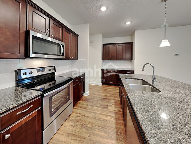 Foto del edificio - 740 Celebration Lane