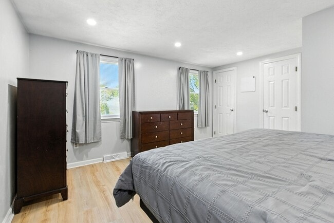 Building Photo - 21 Petipas Ln