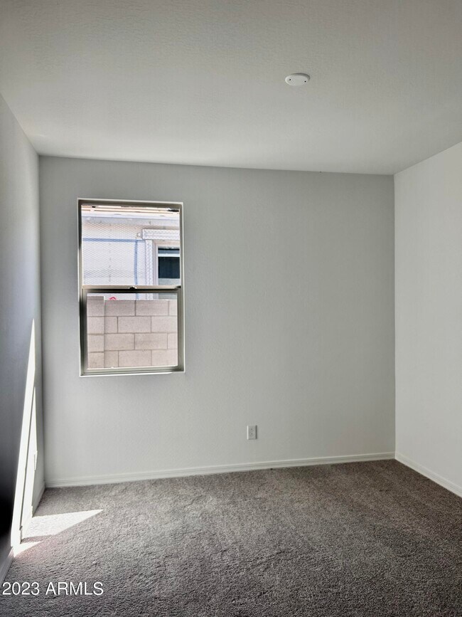 Foto del edificio - 11309 E Ulysses Ave