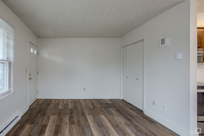 1HAB, 1BA - 578 ft² - Williamsburg Townhomes