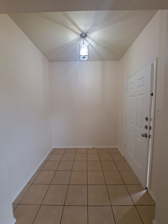 Foto del edificio - Beautiful 4/2/2 With Community Pool in Mes...