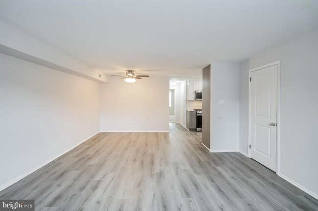 Building Photo - 611-15-615 Roxborough Ave